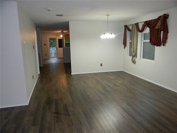 4th image of 521 Rocky Springs Dr