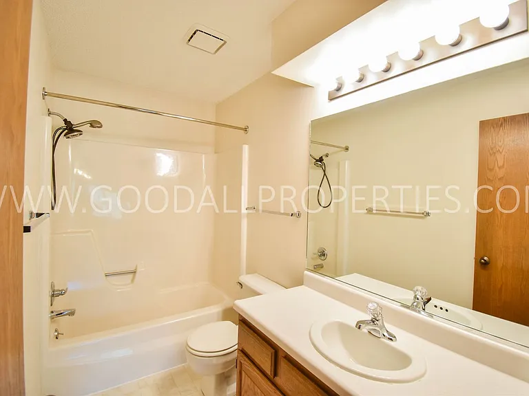 1104 Prairie View Dr — Photo 23