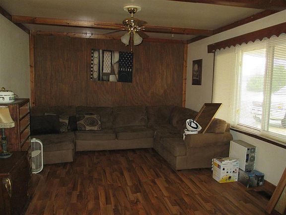 2nd image of 421 Redwood Dr