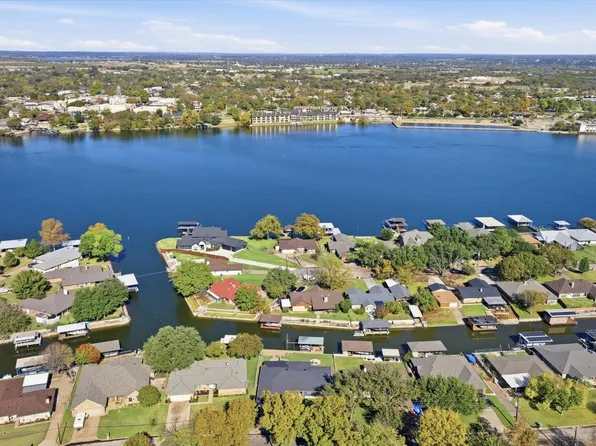 502 Tahiti Dr, Granbury, TX 76048