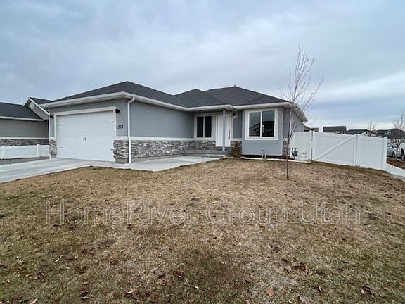 2nd image of 1375 E Rachel Way