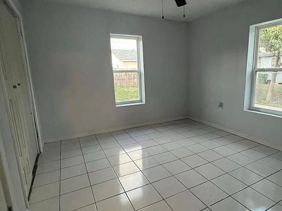 4th image of 940 W Saint Francis St