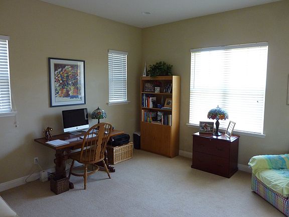 5th image of 220 Sheffield Ct