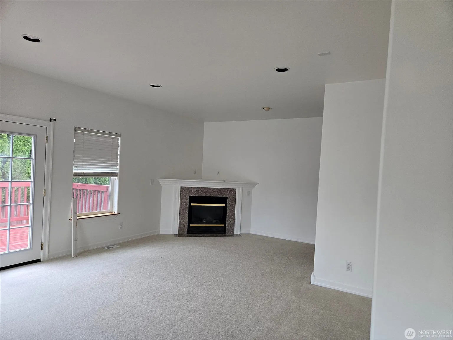 4 bed, 2.5 bath, 3032 sqft, $3,650 — Photo 3