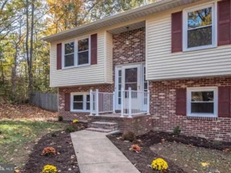 1013 Eastern View Dr — Photo 2
