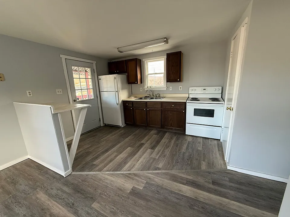 13 N School St #13