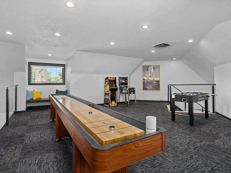 Fox Run Apartments — Photo 17