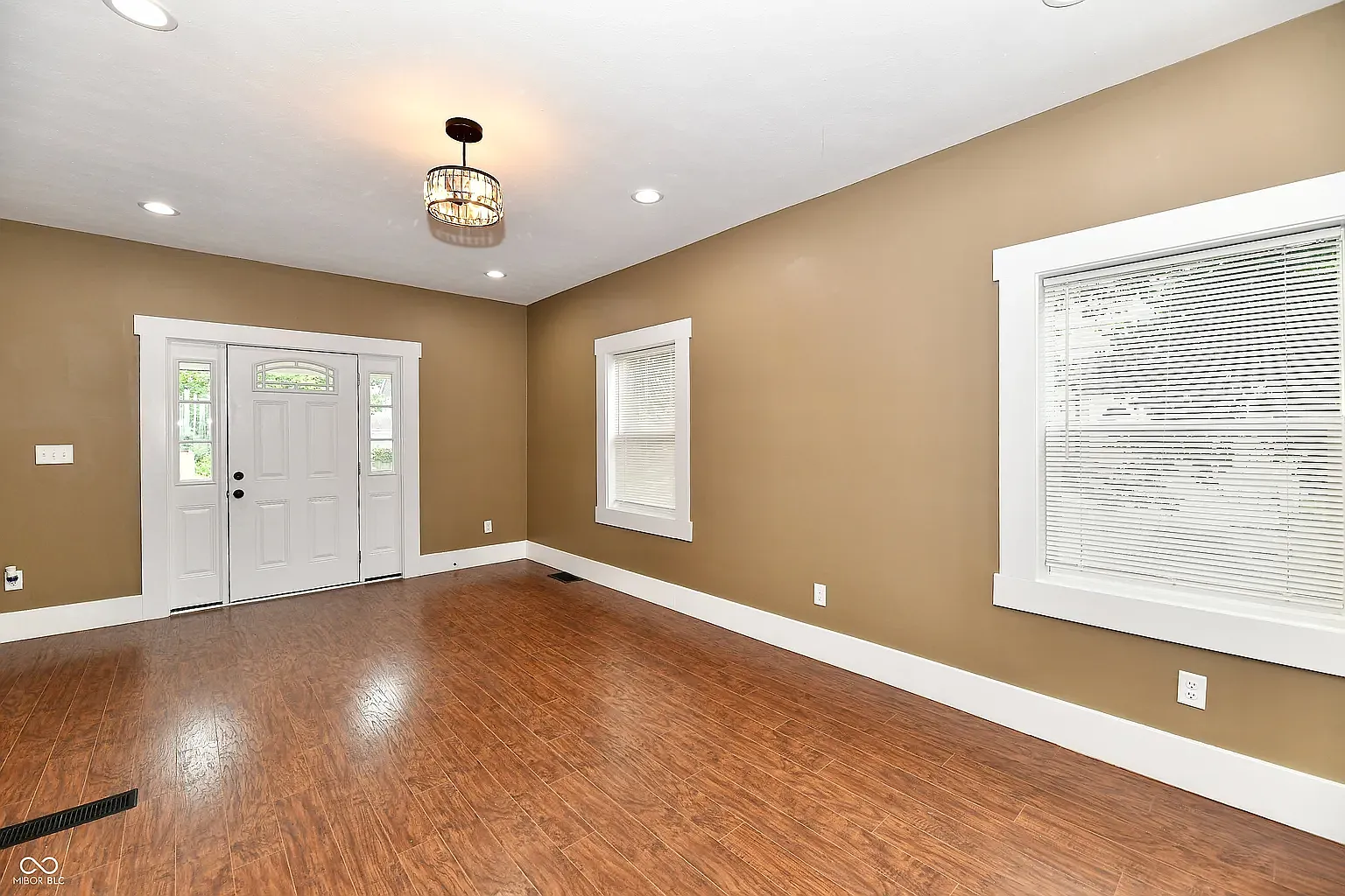3 bed, 1.5 bath, 2160 sqft, $1,879 — Photo 4