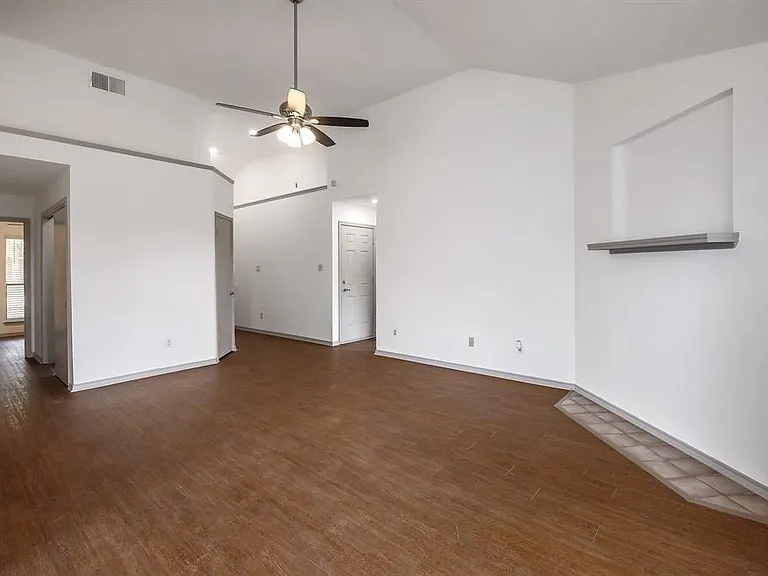502 Eaglecreek Dr — Photo 9
