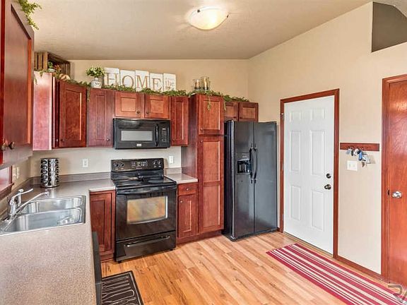 3rd image of 3905 W 92nd St