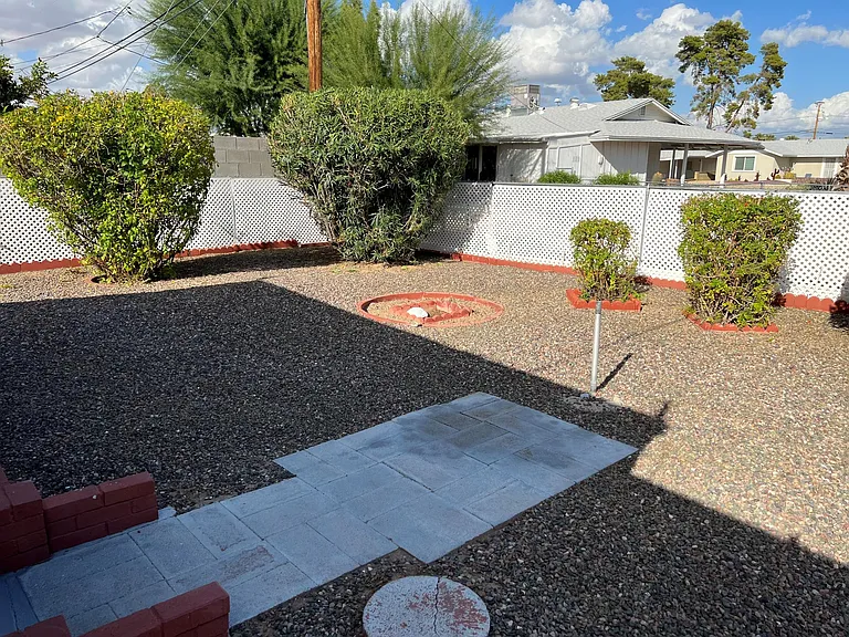 10946 W Canterbury Dr — Photo 33