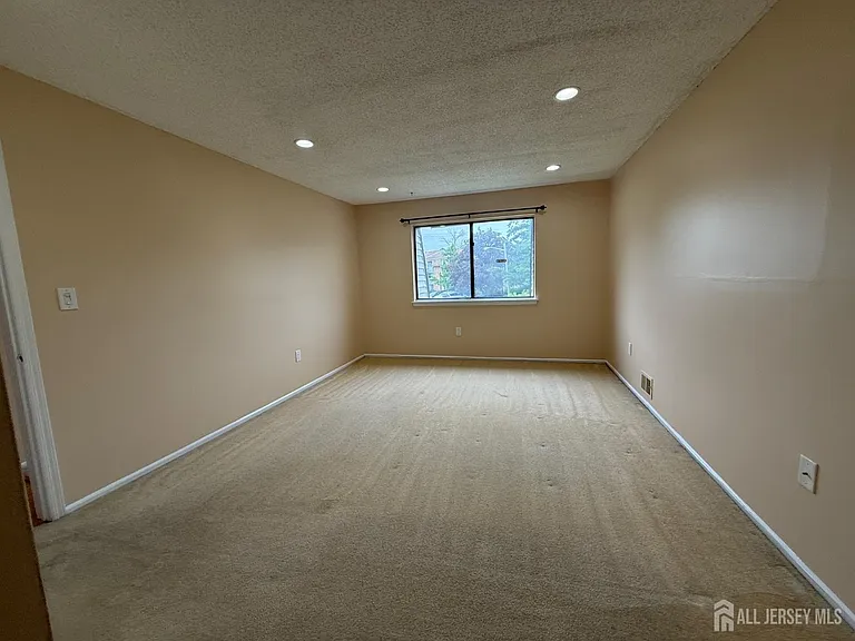 1302 Edison Glen Ter — Photo 16