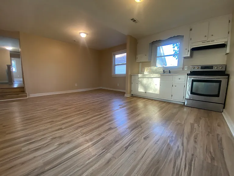 708 Campbell St #1/2 — Photo 2