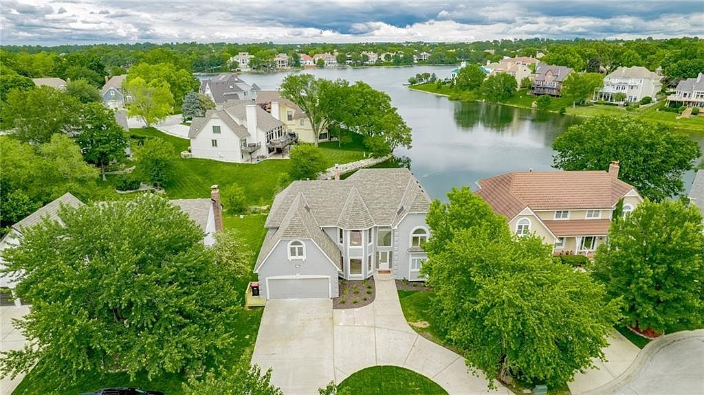 324 NE Warrington Ct, Lees Summit, MO 64064 | Zillow