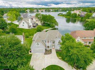 324 NE Warrington Ct, Lees Summit, MO 64064