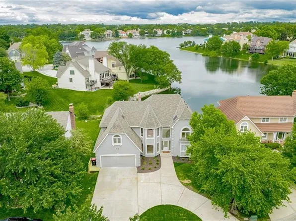 324 NE Warrington Ct, Lees Summit, MO 64064