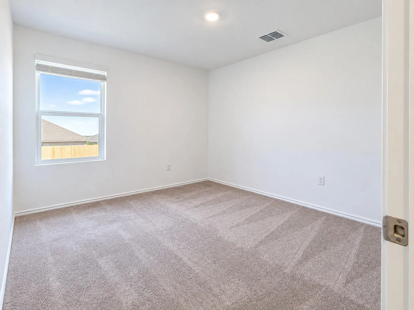 3 bed, 2.5 bath, 1462 sqft, $1,700 — Photo 4