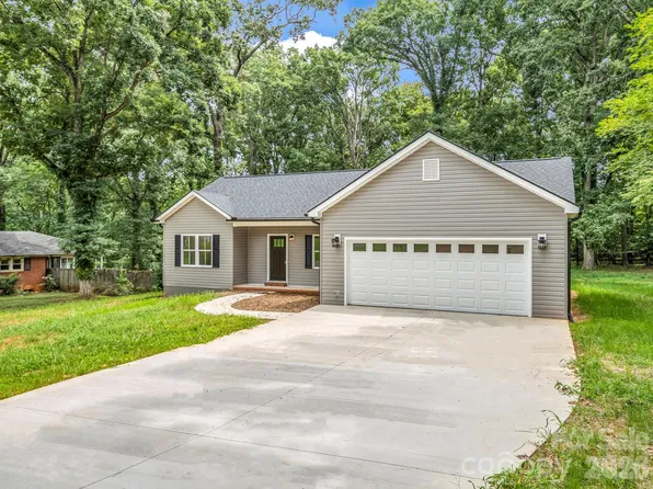 190 Forest Hill Dr, Forest City, NC 28043