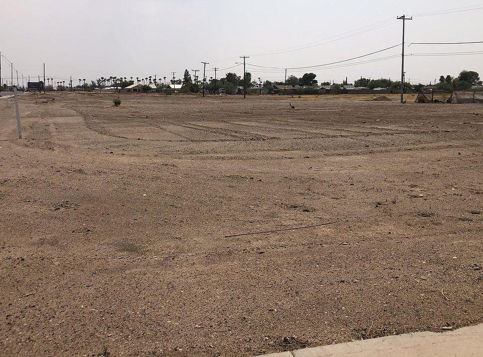 1st image of 700 S. Arizona Blvd.