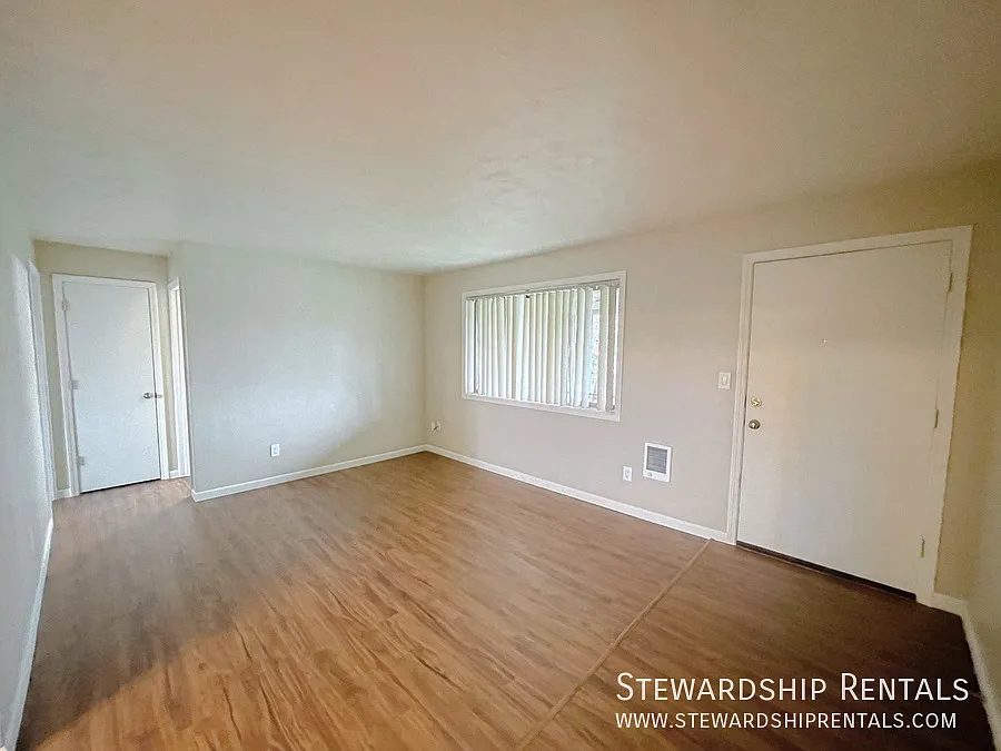 1 Bedroom Apartment in Coburg! — Photo 2