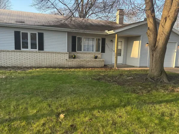 2511 Trafalgar Sq, Champaign, IL 61821