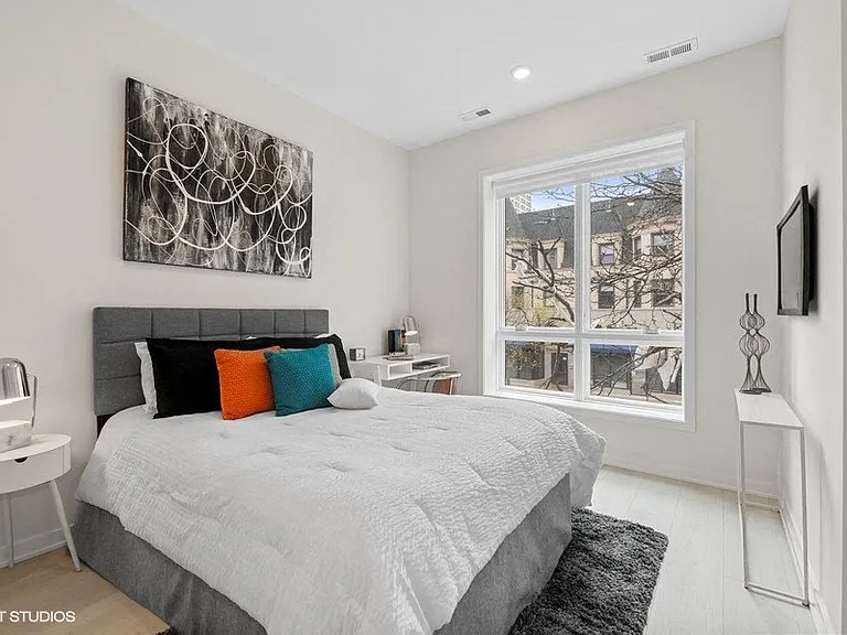 4714 N Sheridan Rd — Photo 4