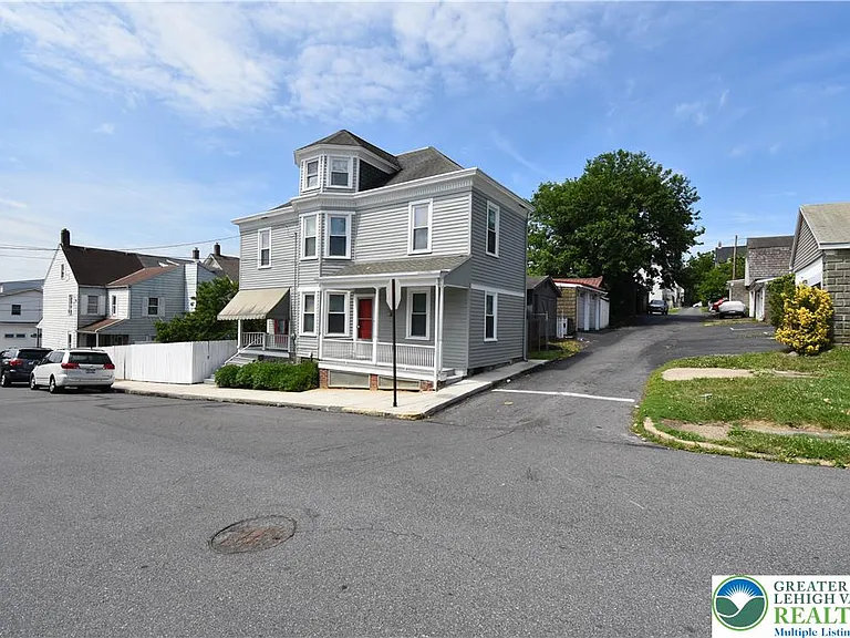 204 N 9th St — Photo 2