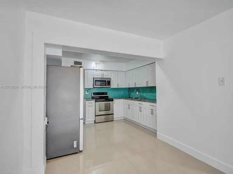 9994 SW 39th Ter — Photo 11