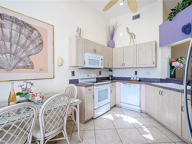 613 Beachwalk Cir #J — Photo 13