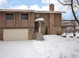 1032 Pontiac Ln, Chanhassen, MN 55317