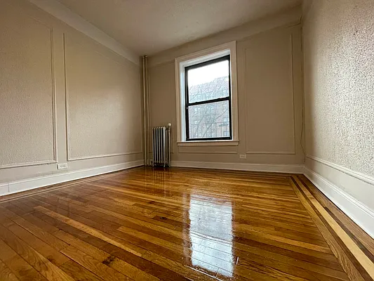 Rented by Hillel Realty Group | media 6