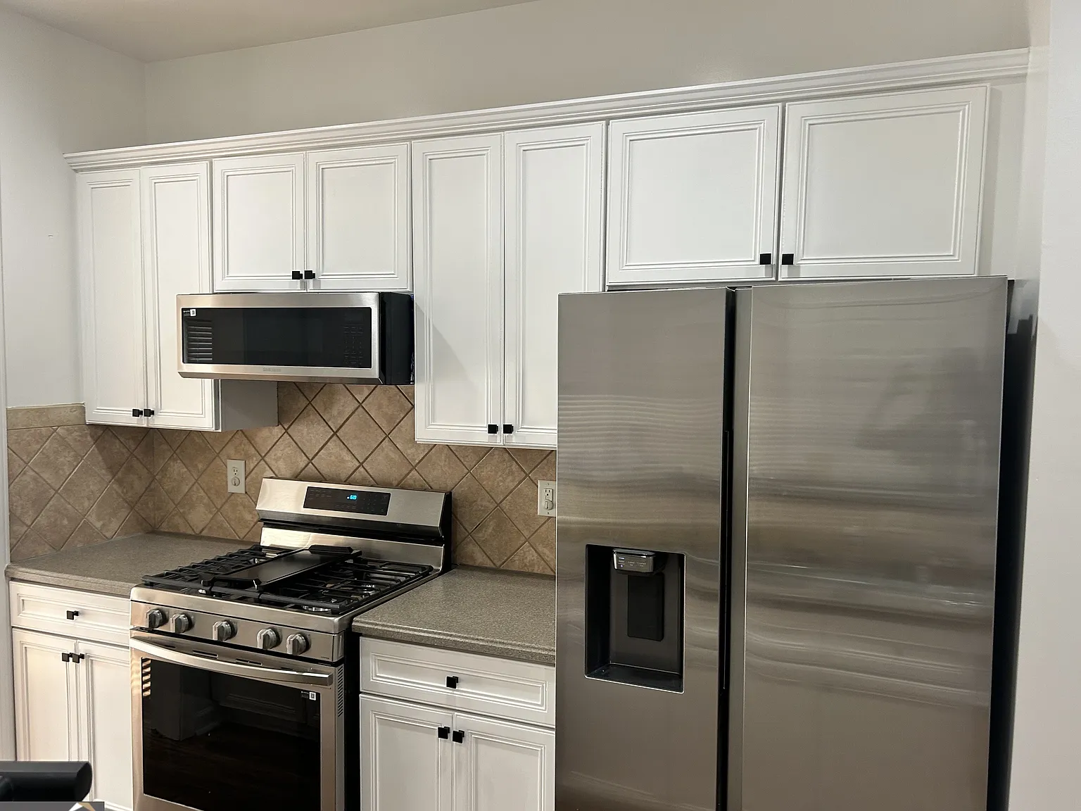 3 bed, 2.5 bath, 1936 sqft, $2,750 — Photo 2