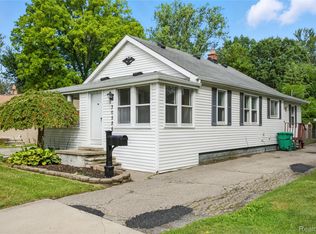 30526 Dawson St, Garden City, MI 48135
