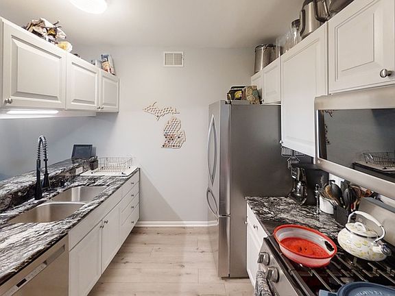 5th image of 2754 S Knightsbridge Cir
