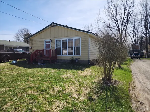 50 Maple Ave, Gowanda, NY 14070