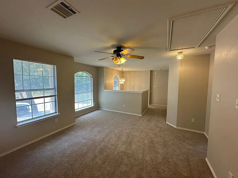 1917 White Oak Cir — Photo 14