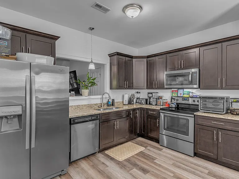 2045 Pinecrest Dr #22 — Photo 5