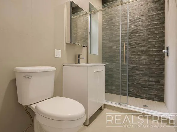 1259 Lincoln Place image 4 of 8