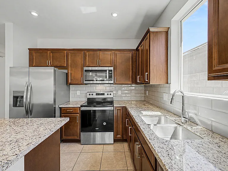 17865 W Daley Ln — Photo 12