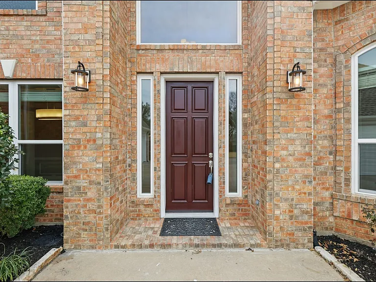 727 Ashleigh Ln — Photo 4