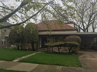 6729 N East Prairie Rd, Lincolnwood, IL 60712