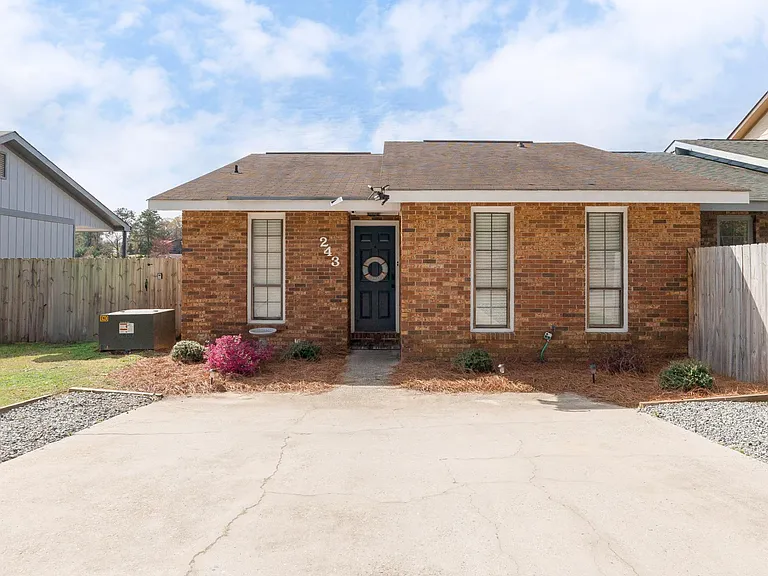 243 Leisure Lake Dr — Photo 2