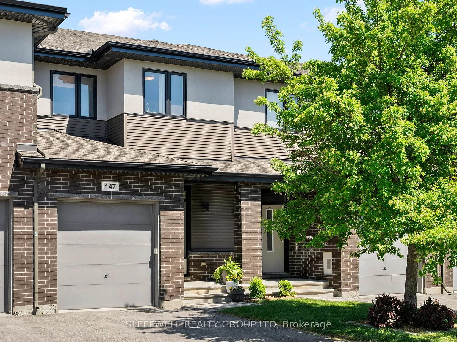 3 bed, $2,700 — Photo 2