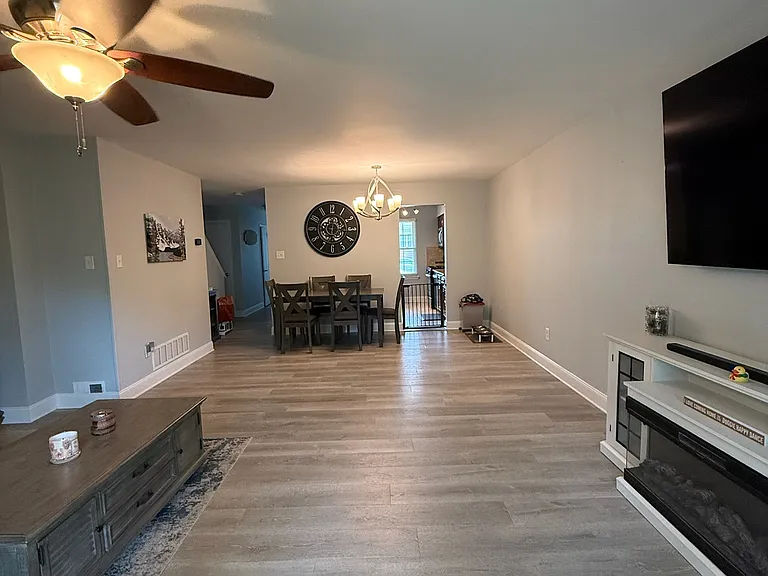 233 Lafayette Dr — Photo 6