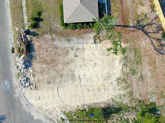 4th image of 945 Huntingdon Cir