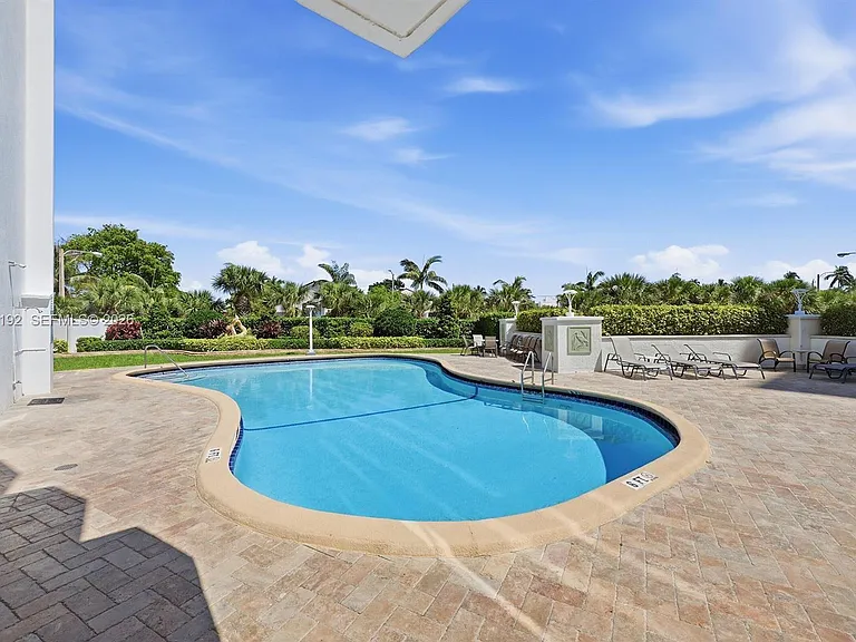 2715 N Ocean Blvd #2E — Photo 30