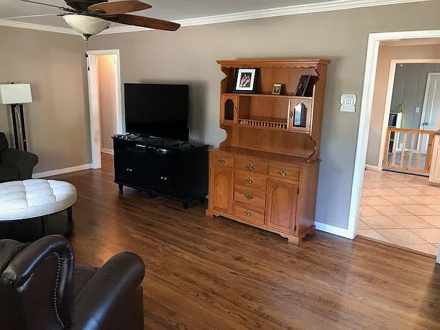 2 bed, 1048 sqft, $1,600 — Photo 2