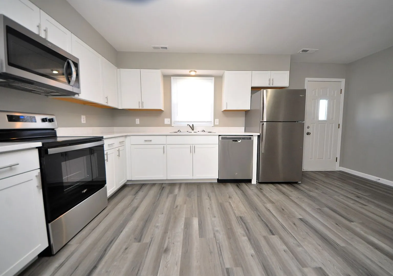Large Two Bedroom 1.5 Bathroom Townhome Located in the Heart of Warrenton — Photo 1