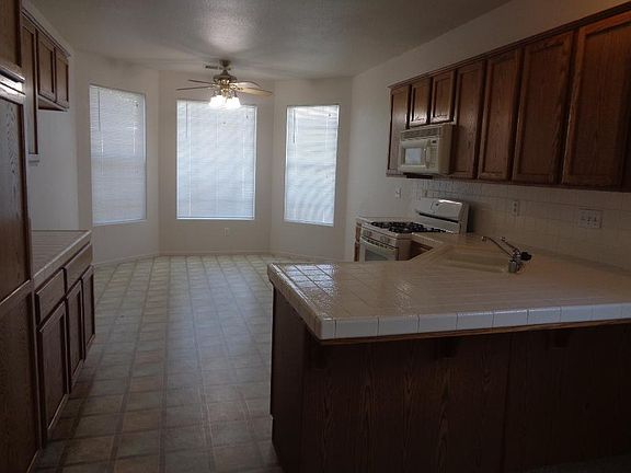 5th image of 1119 W Pebble Dr