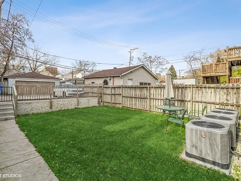 2154 N Maplewood Ave #1F — Photo 9